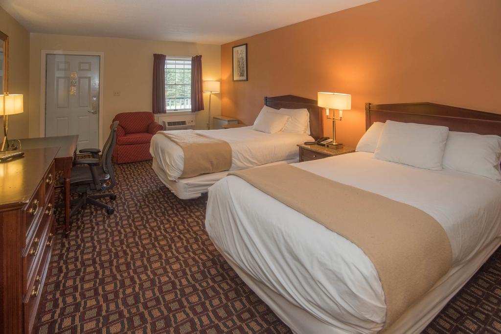 Colonnade Inn Lyndonville Exterior photo