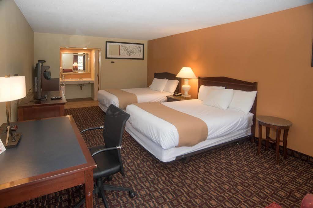 Colonnade Inn Lyndonville Exterior photo